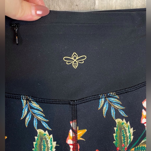 Johnny Was Ardell High Waist Sculpting Legging in Black Multi Size XXL. - Picture 9 of 16